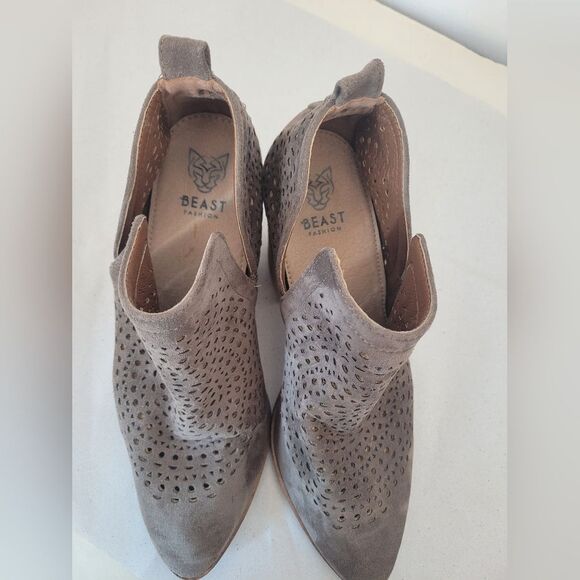 Beast Fashion Perforated Ankle Booties Brown Slip On Heels Chunky Boho Casual 9 - Picture 8 of 9